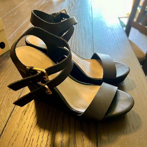 Black heel wedge - Picture 2 of 2